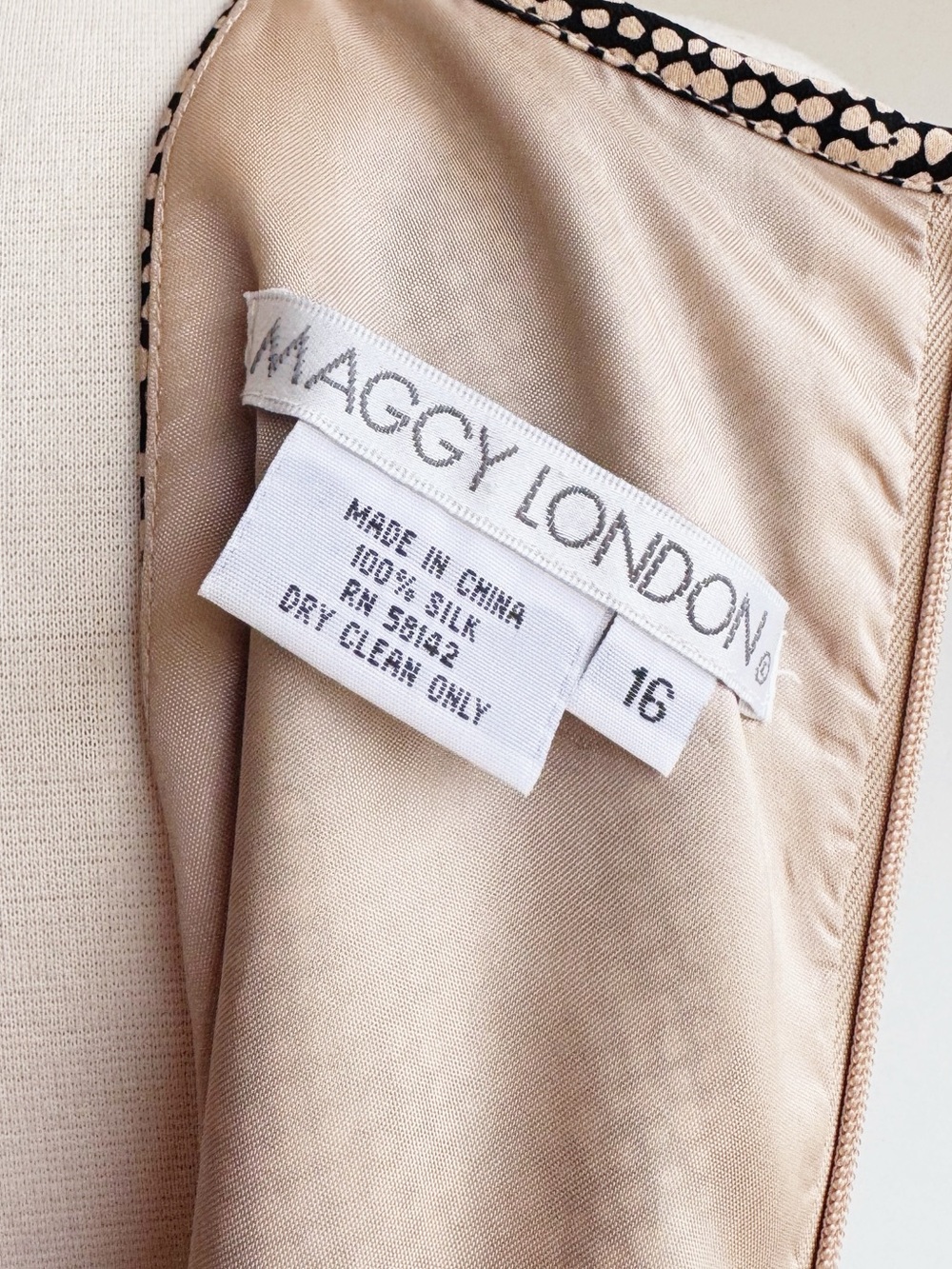 Vintage Maggy London 100% Silk Sheath Dress Size 16 Neutral Abstract Cocktail - Picture 6 of 6